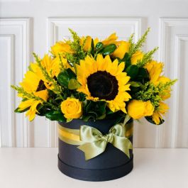 Florero de Rosas y Girasoles